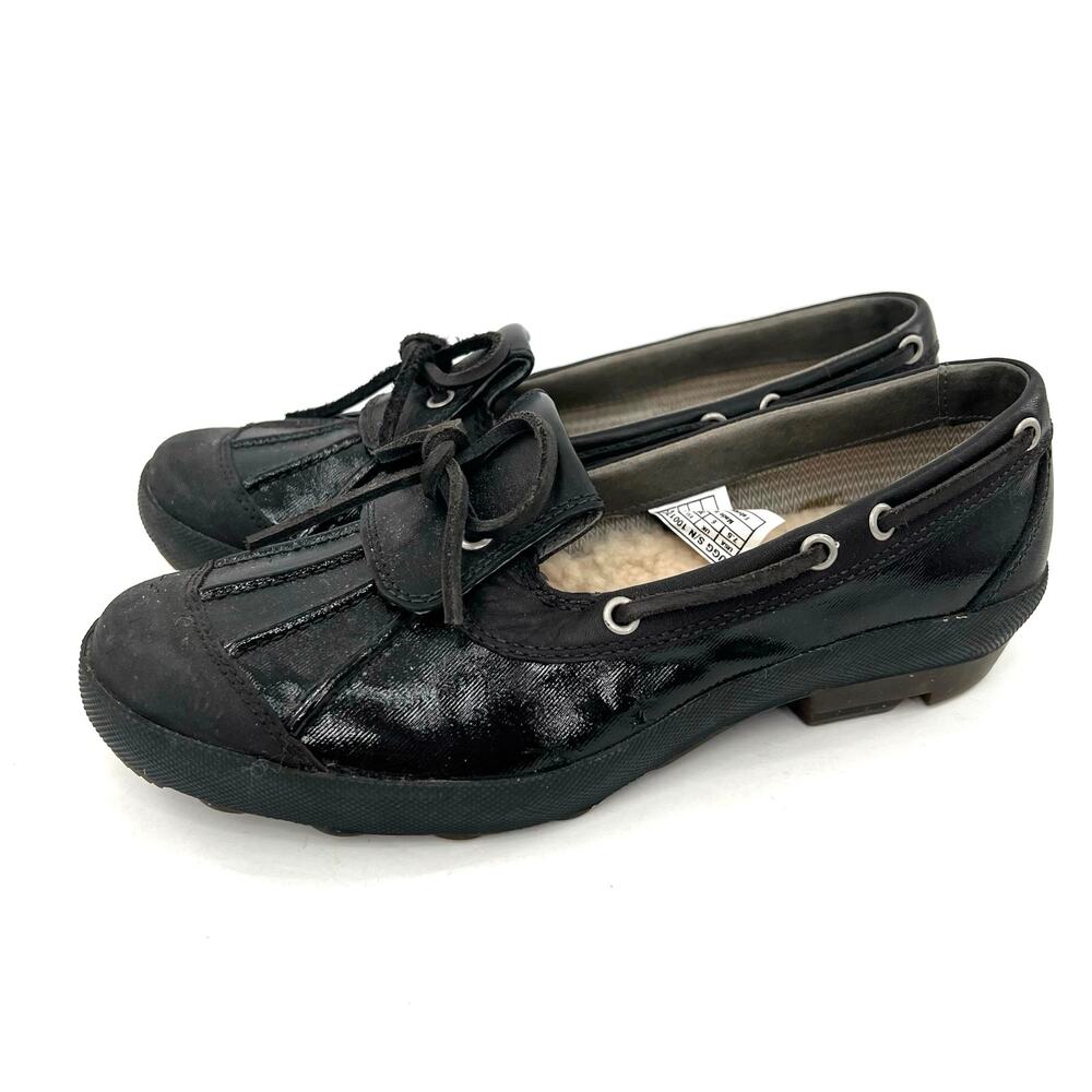 UGG Australia Ashdale women's shearling lined duck shoes. Designer